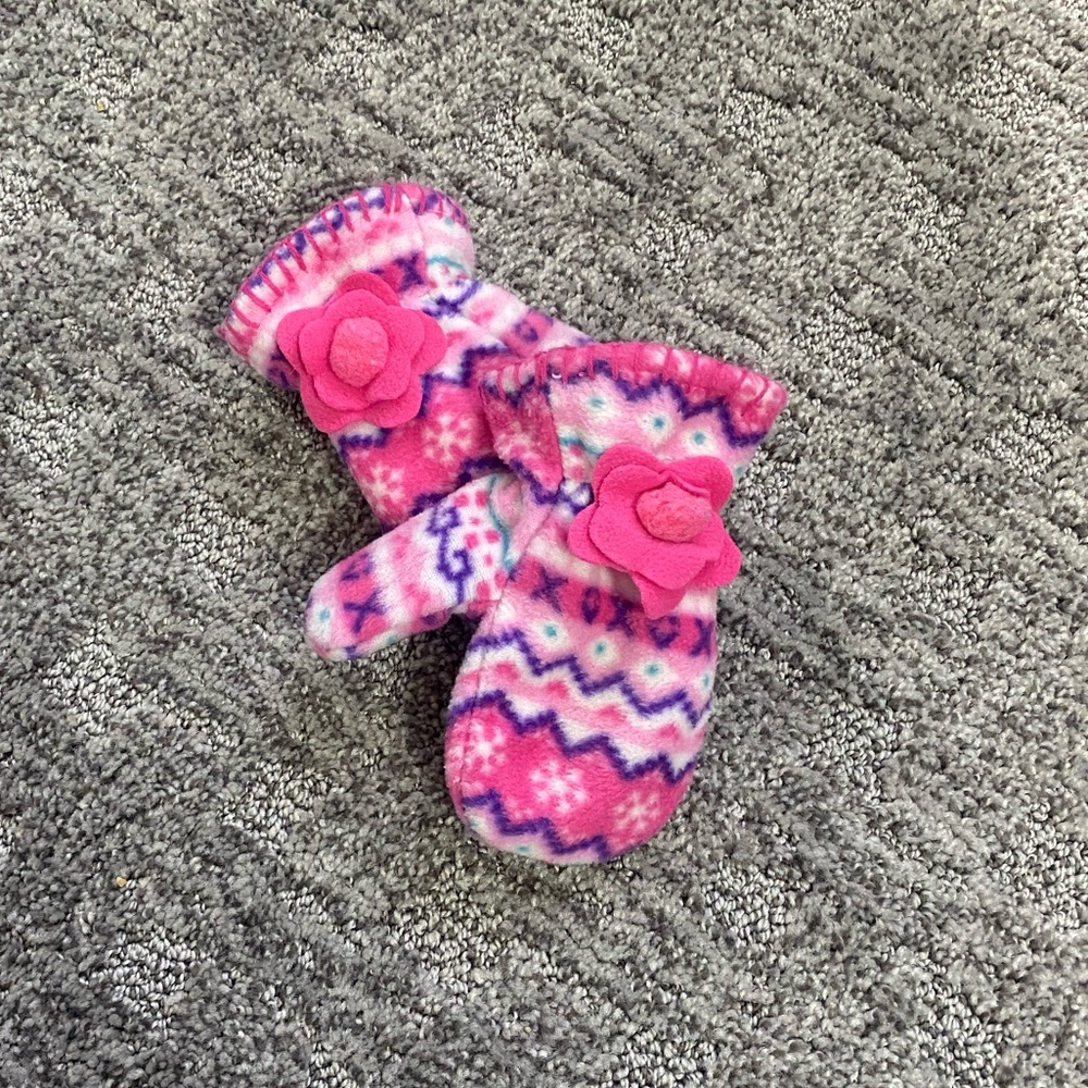 Pink Mittens with Flower 🌸 on Wrists